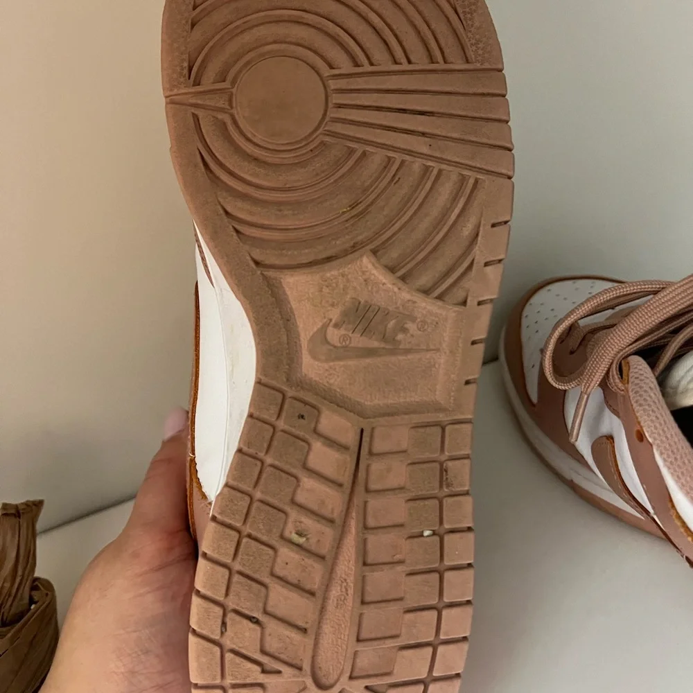 Nike Low Dunks Rose Gold - Picture 6 of 6